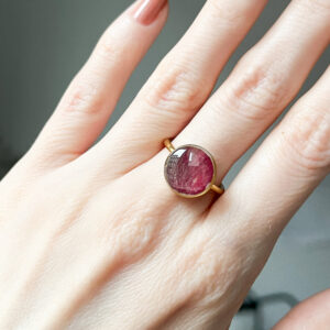 pierścionek - ciemnofioletowy płatek