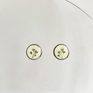 Sztyfty - bukiety gipsówek na jasnym tle