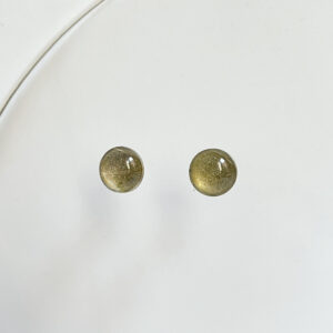 Sztyfty liść w zmąconej kropli