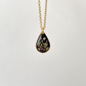 naszyjnik - maleńka łezka z zielono-fioletową łąką