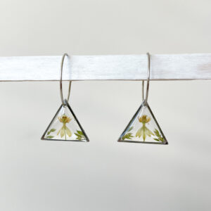 kolczyki - kwiaty Calineczki w trójkątach