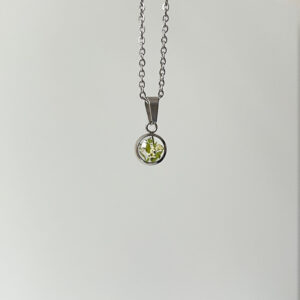 naszyjnik - drobne kółeczko z zielono-białą łąką