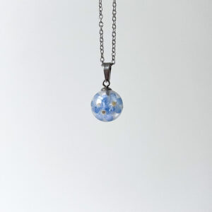 naszyjnik - drobna półkula z niezapominajkami