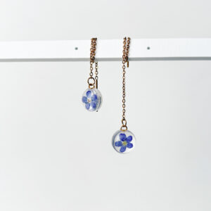 kolczyki - niezapominajki na długim łańcuszku