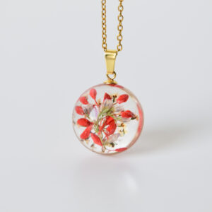 naszyjnik - duża półkula z czerwonymi owocami