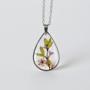 naszyjnik - łezka z gałązką i różowymi kwiatami