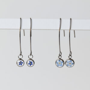 Kolczyki - niezapominajki na długim biglu