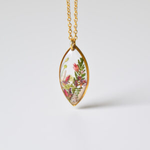 naszyjnik - kolorowy staw (kolekcja Przepływ z muszelkami)