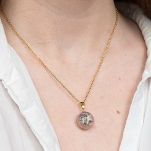 naszyjnik - cukiereczek z fioletowym kwiatem