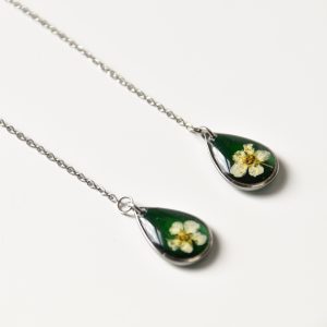 kolczyki - zielone łezki na łańcuszkach