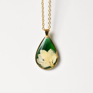 naszyjnik - zielona łezka z białym kwiatem