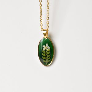 naszyjnik - paproć z białą niezapominajką