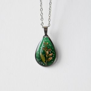 naszyjnik - zielona łezka z gałązką i srebrnym śniegiem