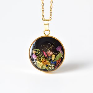 naszyjnik - łąka pełna życia i zawijasków