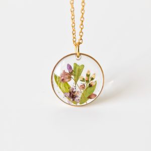 naszyjnik - koło z zielenią i pastelowym fioletem