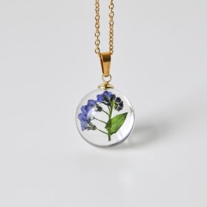 naszyjnik-cukiereczek z ciemną niezapominajką